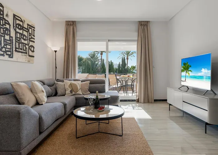 Banus Luminoso Con Vistas Al Mar * 马尔韦利亚