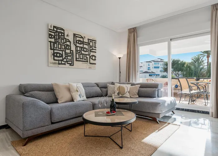 Banus Luminoso Con Vistas Al Mar アパート